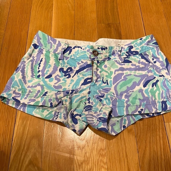 Lilly Pulitzer Pants - LILLY Pulitzer Size 2 Walsh Shorts Good Condition